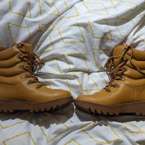 New never used Cougar Boots size